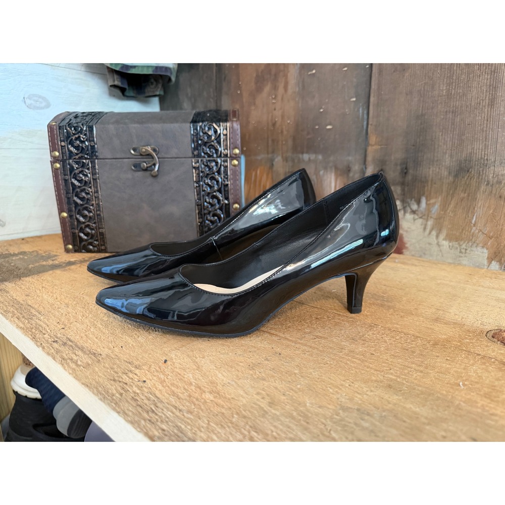 Relativity Black Patent Pointed Toe Kitten Heels Pumps Size 7M Classic Career